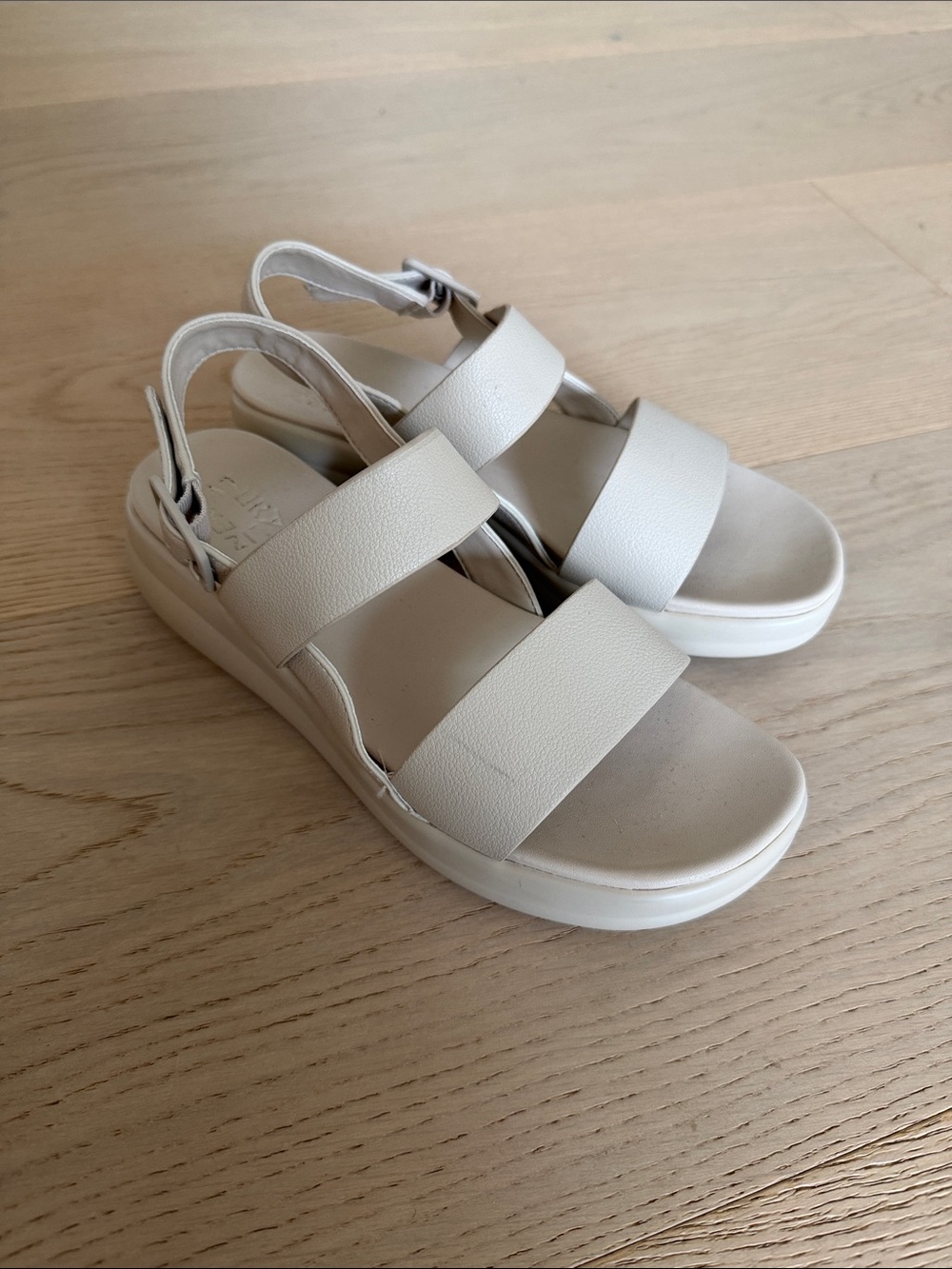 Naturalizer Women’s Cream Slingback Platform Sandals